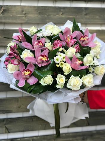 Букет цветов из: Розы и Хризантемы в Нальчике