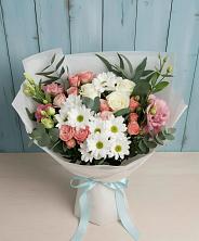 Букет нежный в Нальчике Букет цветов из:  Розы, Лизиантусы и Хризантемы в Нальчике