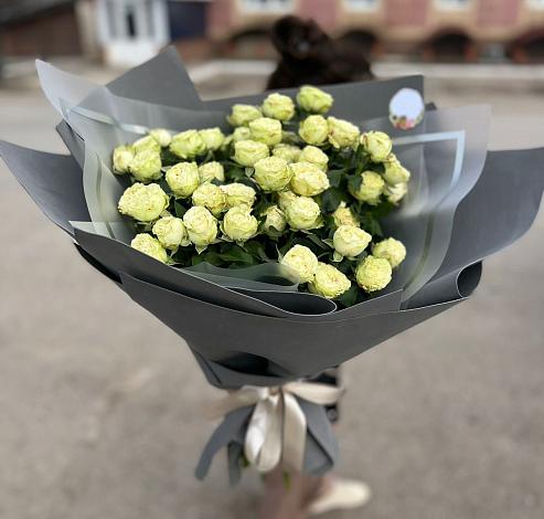 Букет Белые кустовые розы Солинеро в Нальчике