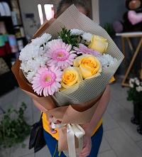 Букет цветов из:  Герберы, Розы и Хризантемы в Нальчике