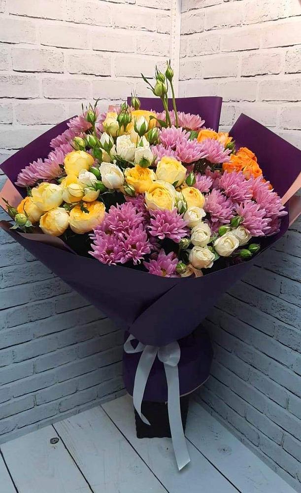 Букет цветов из: Хризантемы и Розы в Нальчике
