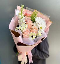 Букет цветов из:  Хризантемы и Розы в Нальчике