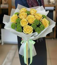 Букет сочно-зеленый в Нальчике Букет цветов из:  Хризантемы и Розы в Нальчике
