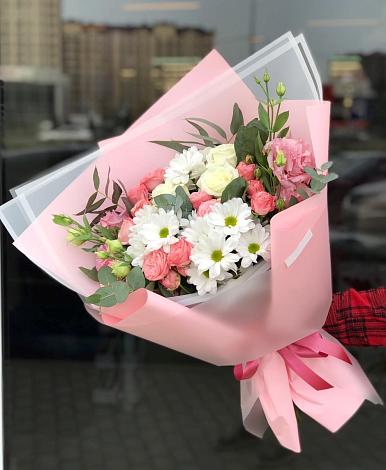 Букет цветов из: Розы, Лизиантусы и Хризантемы в Нальчике