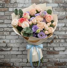 Букет Феерия в Нальчике Букет цветов из:  Розы, Лизиантусы и Гвоздики в Нальчике